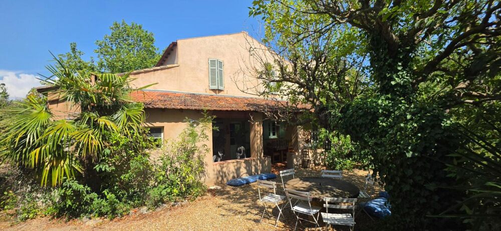LE MUY: Demeure de prestige en pierre ? Une propriété de caractère au coeur de la Provence varoise