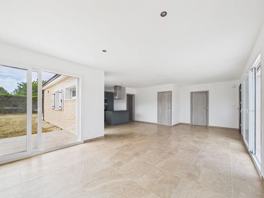 Maison neuve plain pied de 113 m2 à St Sauvant , 3 chambres , terrain de 741 m2 , garage