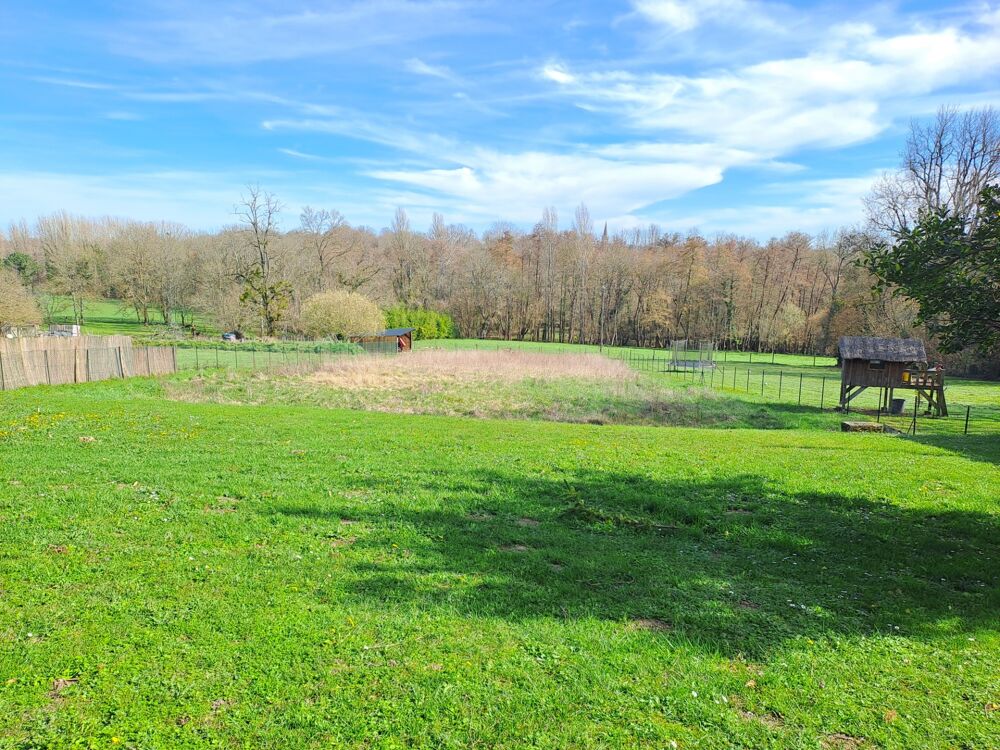 Propriété de caractère avec dépendances et un terrain constructible