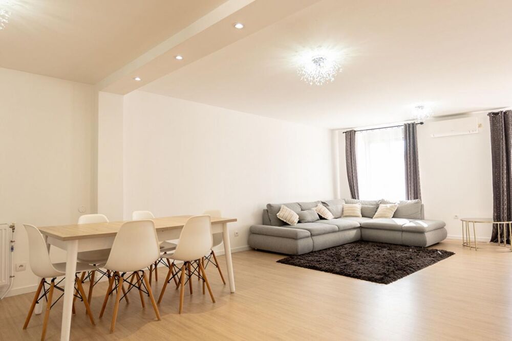 LIEUX UNIQUES - PROPRIÉTÉS PRIVÉES - PROPOSE TRES JOLIE MAISON DE VILLE DE 208 M² ET SA COUR INTERIEURE - GARE 800 M À PIED