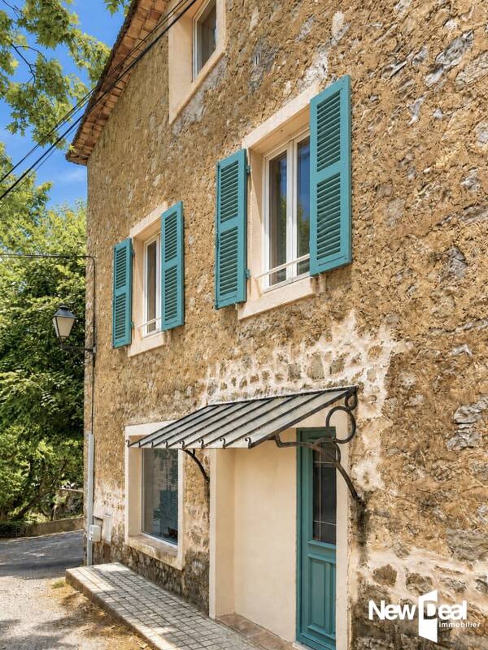 SEILLANS_ Magnifique maison individuelle de village d'environ 118m² lumineuse et sans vis-à-vis