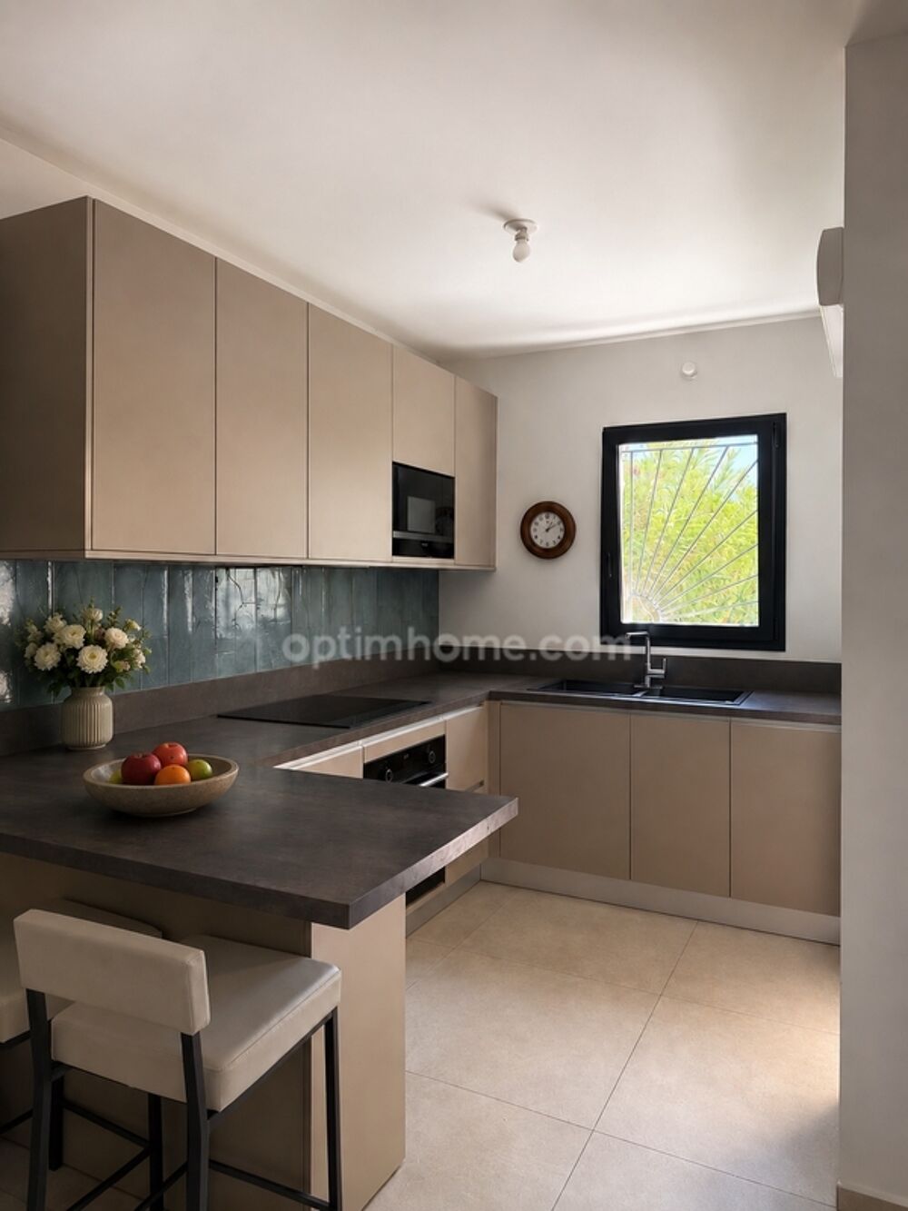 Vente Appartement Coup de coeur, magnifique T3 traversant au centre ville de Hyères, grande terrasse et balcon, garage fermé 2 places Hyeres