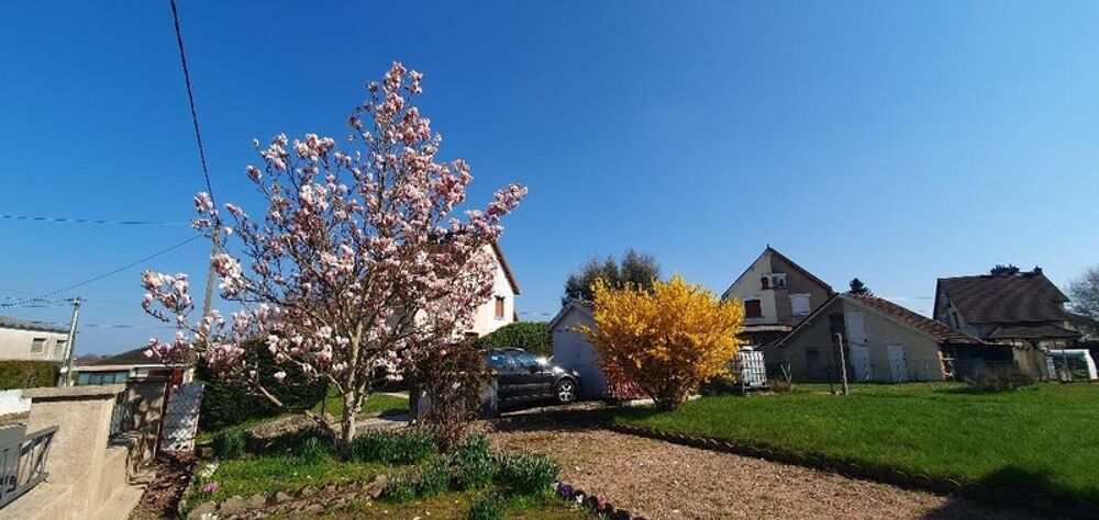 Maison mitoyenne de 100 m², combles aménageables, jardin et garage : une opportunité à Ciry-le-Noble