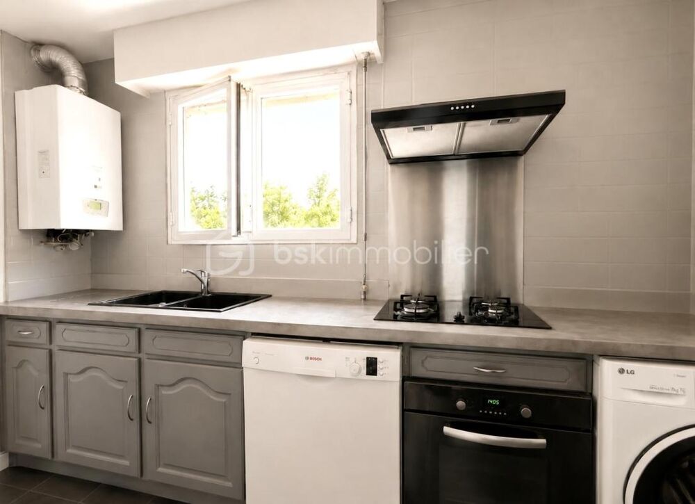 Vente Appartement APPARTEMENT 3 PIÈCES TRAVERSANT – LUMINEUX – CAVE – PROCHE CANNES – COMMERCES ET TRANSPORTS À PIED Le cannet