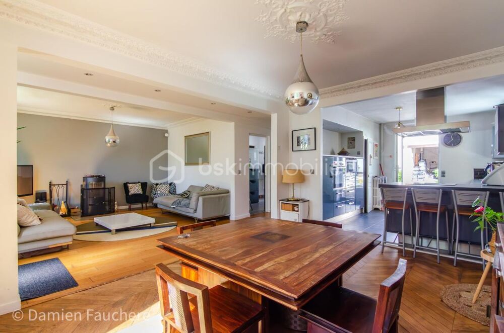 Maison individuelle de 205 m2, 7 pièces et 5 chambres + dépendance de 40m2 en parfait état, sur terrain de 540m2 !
