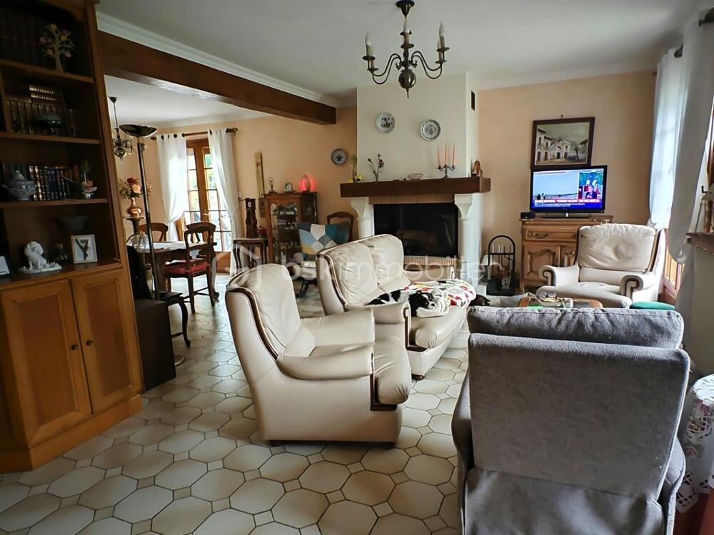 Charmante maison familiale avec balcon et terrasse dans un écrin de verdure