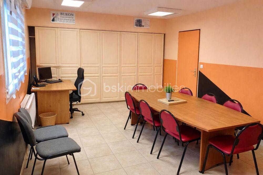   À louer – Local professionnel / Bureau 133 m² en copropriété 