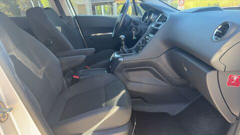 5008 1.6 HDi 115 Active 7pl - 7 places Entretien constructeur 2014 occasion 16000 Angouleme