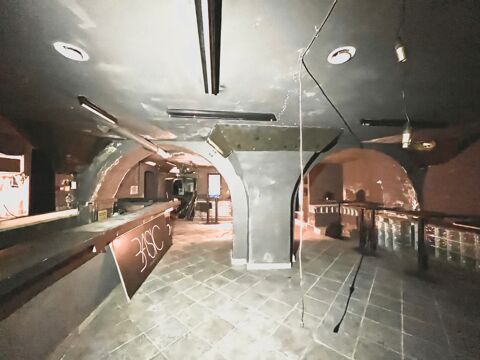 BASTIA – PORT : CAVES ATYPIQUES &Agrave; FORT POTENTIEL 150 m&sup2; 119800 20200 Bastia