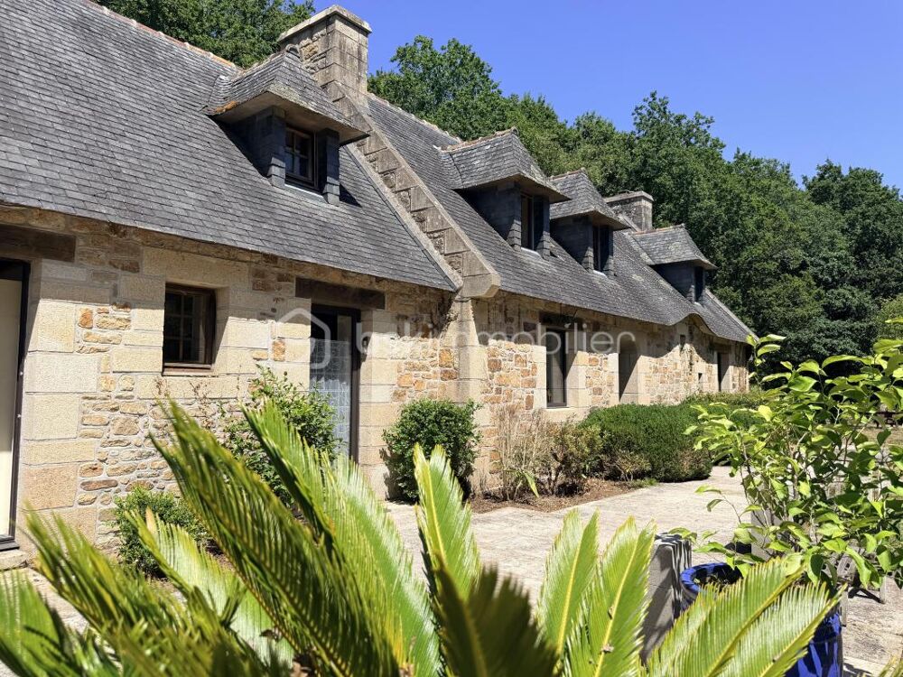 EXCLUSIVITE- NOUVEAUTE-Demeure de charme en pierre au coeur d'un domaine d'exception de 6 hectares!