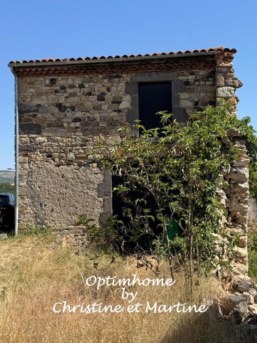 GRANGE EN PIERRE A CHAMPEIX : BEAU POTENTIEL