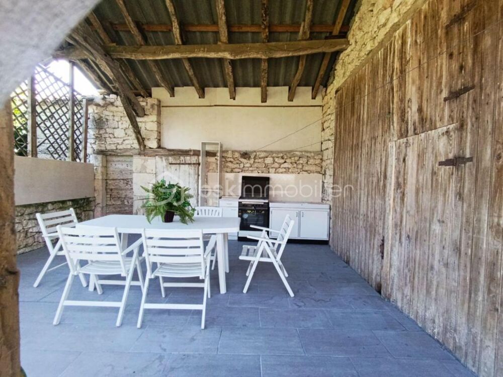 Authentique maison en pierre avec dépendances