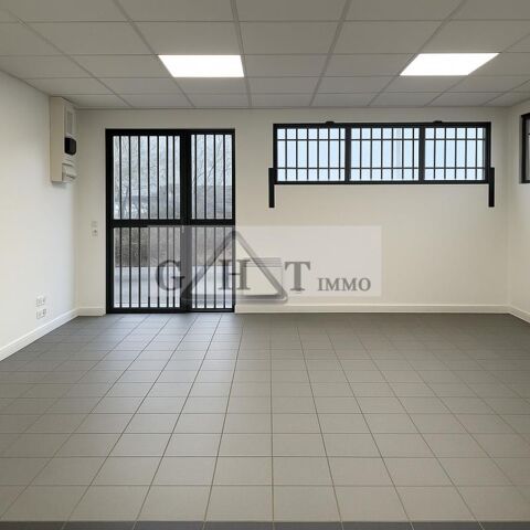 ENTREPOT 305 M² A LOUER A VAUX LE PENIL 2700 77000 Vaux le penil