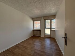  Appartement à louer 4 pièces 80 m²