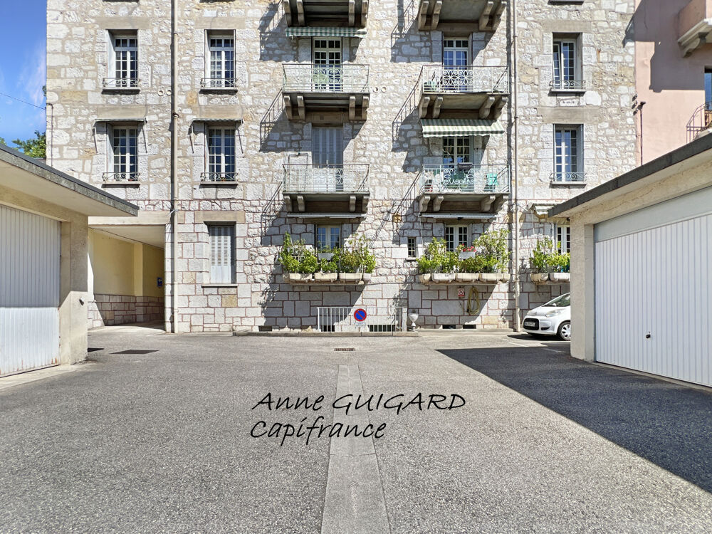 ANNECY (74) - Appartement 4 PIECES de 107m² de style Belle époque avec garage, cave et greniers