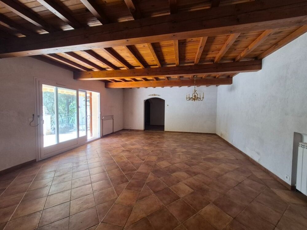 Maison à vendre 5 pièces BAGNOLS EN FORET (83). A rénover. 475 000 €