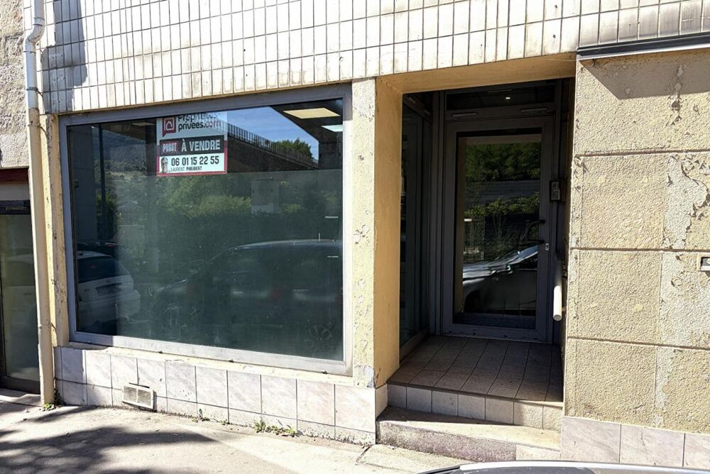 Vente Appartement ST ETIENNE Terrenoire. Local commercial ou professionnel au rez de chaussée d'un immeuble de 1984. 89m² Saint etienne