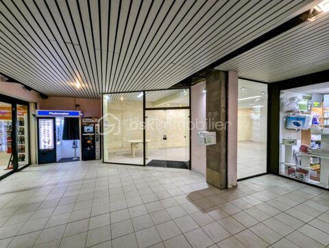 Local commercial / Professionnel situ&eacute; au centre commercial de Saint-Georges-de-Reintembault 33000 35420 Saint georges de reintembault