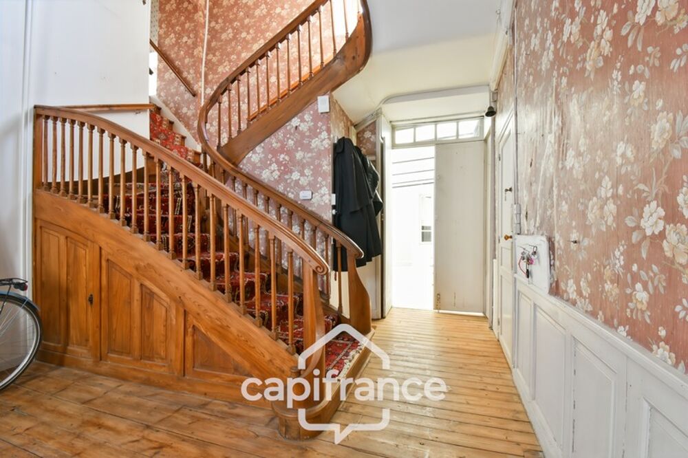 Vente Maison En CHARENTE MARITIME, A SAINT JEAN D'ANGELY (17), Maison de caractère à vendre 12 pièces  avec jardin, proche commerces Saint jean d angely