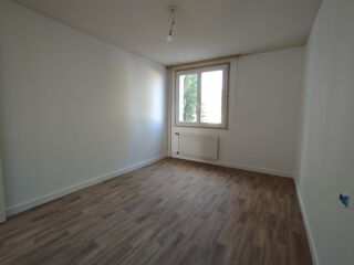  Appartement à louer 5 pièces 98 m²