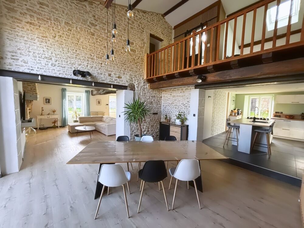 Vente Maison MAISON EN PIERRE RÉNOVÉE – 157 M² – 3 CHAMBRES – TERRAIN DE PLUS DE 3 000 M² PISCINABLE – GRANGE ET DÉPENDANCES – PROCHE LA CRÈC Aigondigne