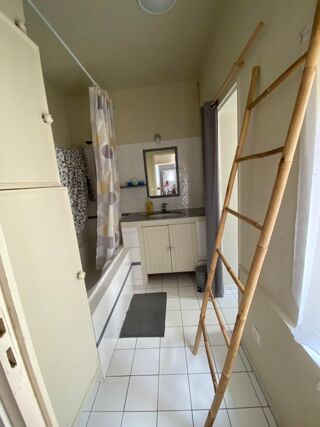  Appartement à louer 3 pièces 77 m²