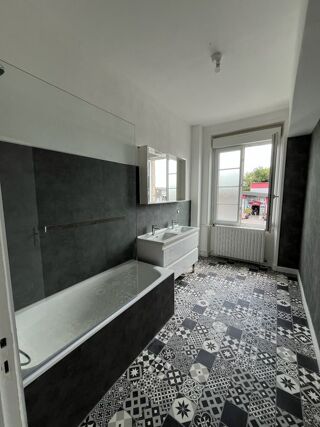  Appartement à louer 4 pièces 112 m²