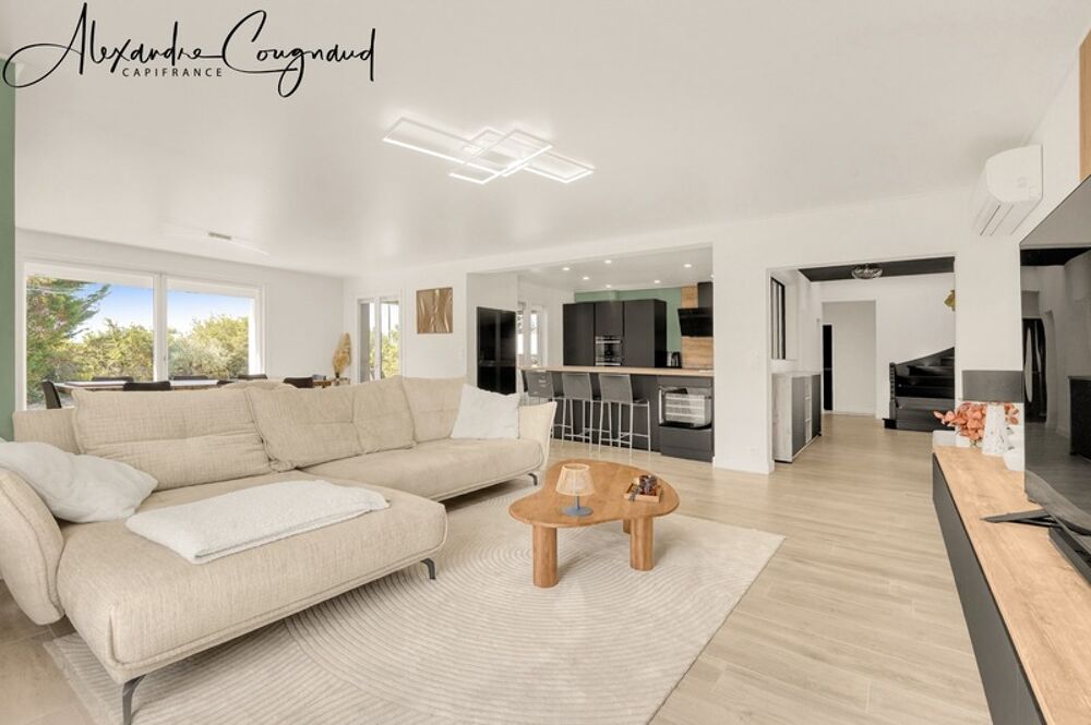 A vendre SAÏX (81) - Maison darchitecte P8 de 309 m² avec piscine, grand terrain constructible et vue Montagne Noire
