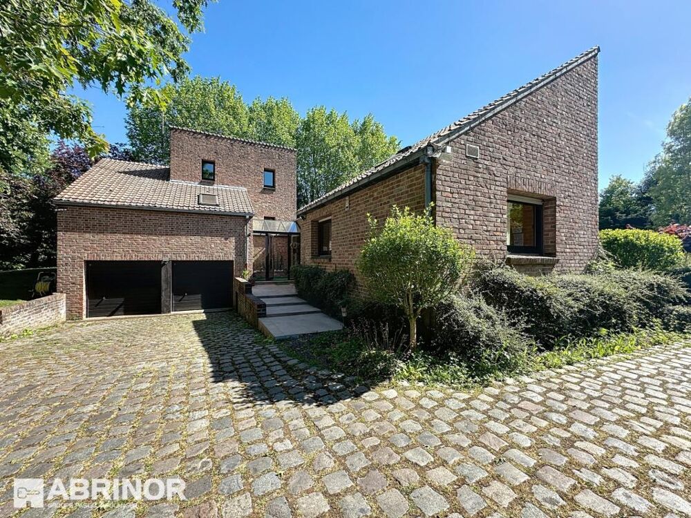 VILLA D ARCHITECTE DANS UN ECRIN DE VERDURE HYPER RESIDENTIEL