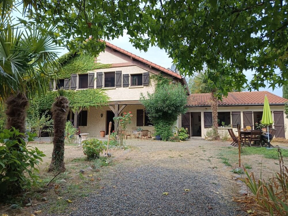 Maison 7 pièces 297 m² · à Aire sur L Adour · 297 m² · 229 000 €