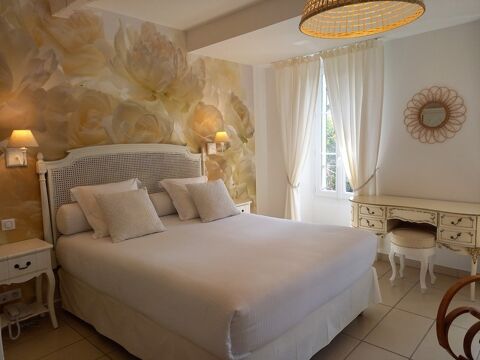 A vendre VAR (83), FDC avec MURS, hotel de charme 3*** climatis&eacute; 15 CH, restaurant, 7 mois d'activit&eacute; CA 220KE 1219000 83230 Bormes les mimosas