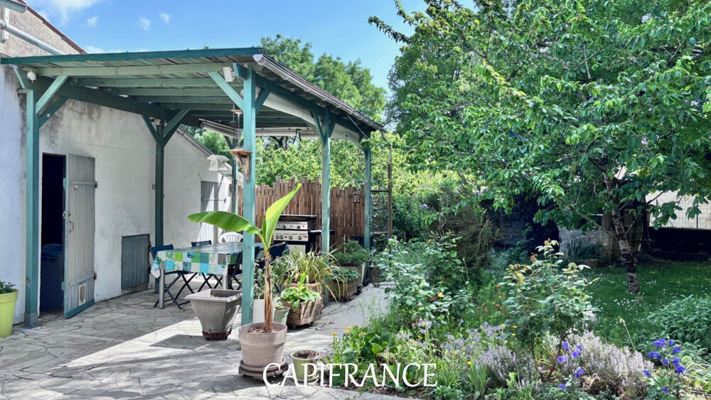 Maison Familiale 6 pièces - 5 chambres - 234 m² habitables - garages et jardin clos à PORT D'ENVAUX (17)