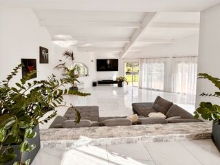  Villa à vendre 7 pièces 244 m²