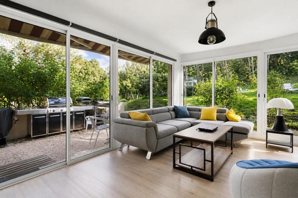 Vente Maison MAISON DE 190 M² – 9 PIÈCES – 5 CHAMBRES – TERRAIN DE 4 500 M² Cuges les pins