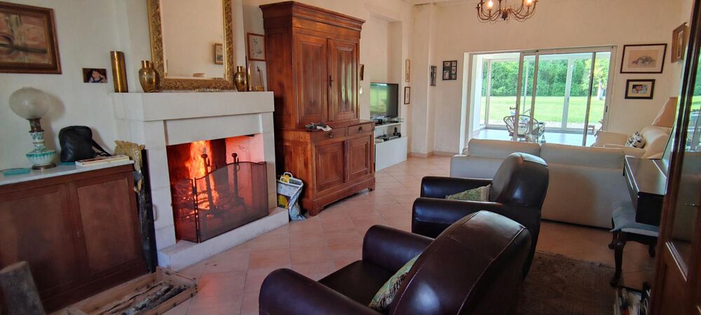 AUTHENTIQUE CHARENTAISE RENOVEE 3ch, veranda, 5000m2 de terrain, 2 garages