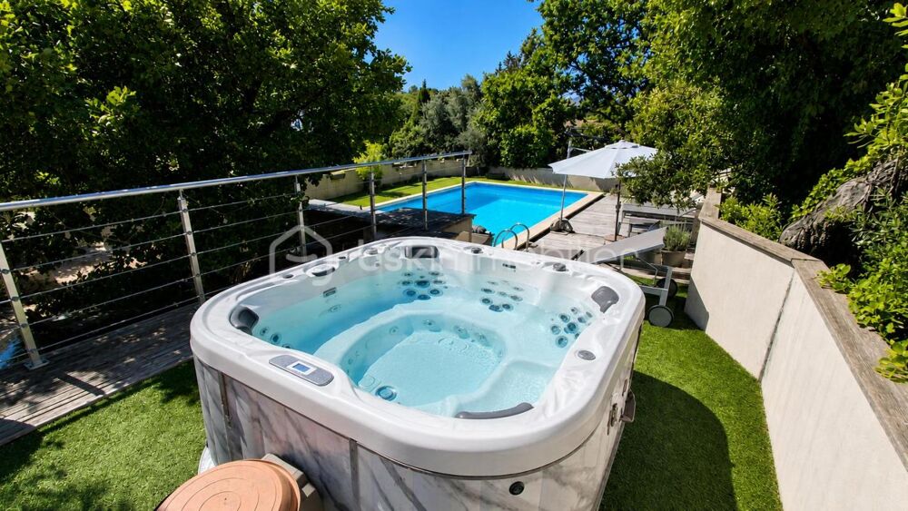Vente Propriété/Château NÉOULES – Propriété de caractère d'environ 240 m² – Famille, patrimoine & revenus – Terrain de 2 600 m² avec piscine Neoules
