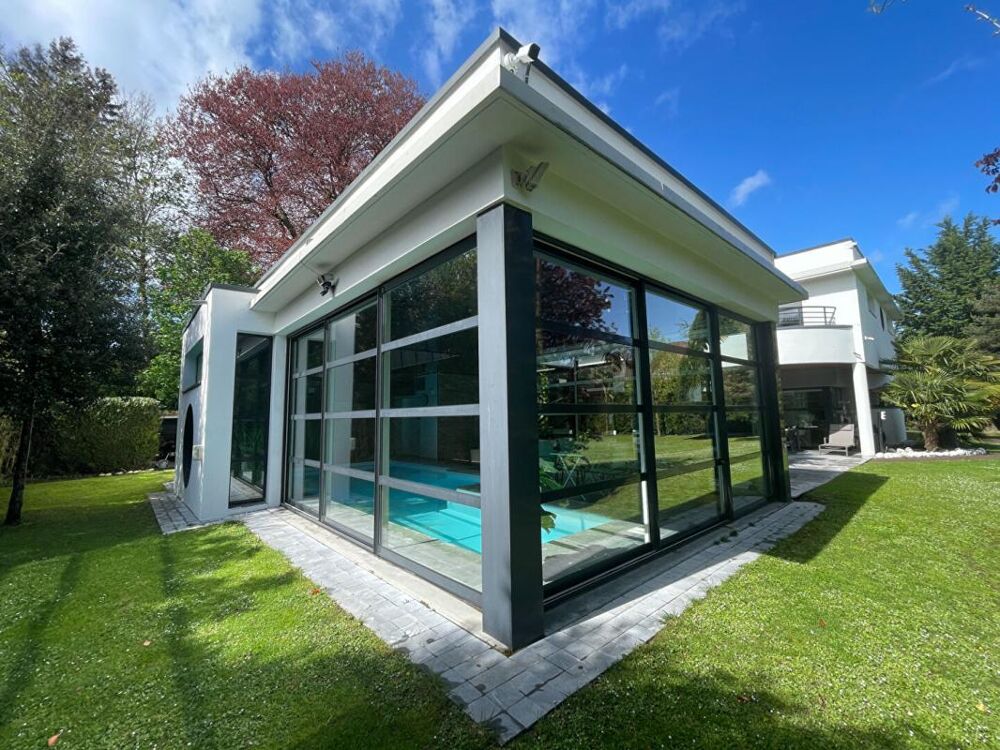 Vente Propriété/Château Maison d'exception, 5 chambres, Piscine couverte ,hammam, jardin arboré Croix