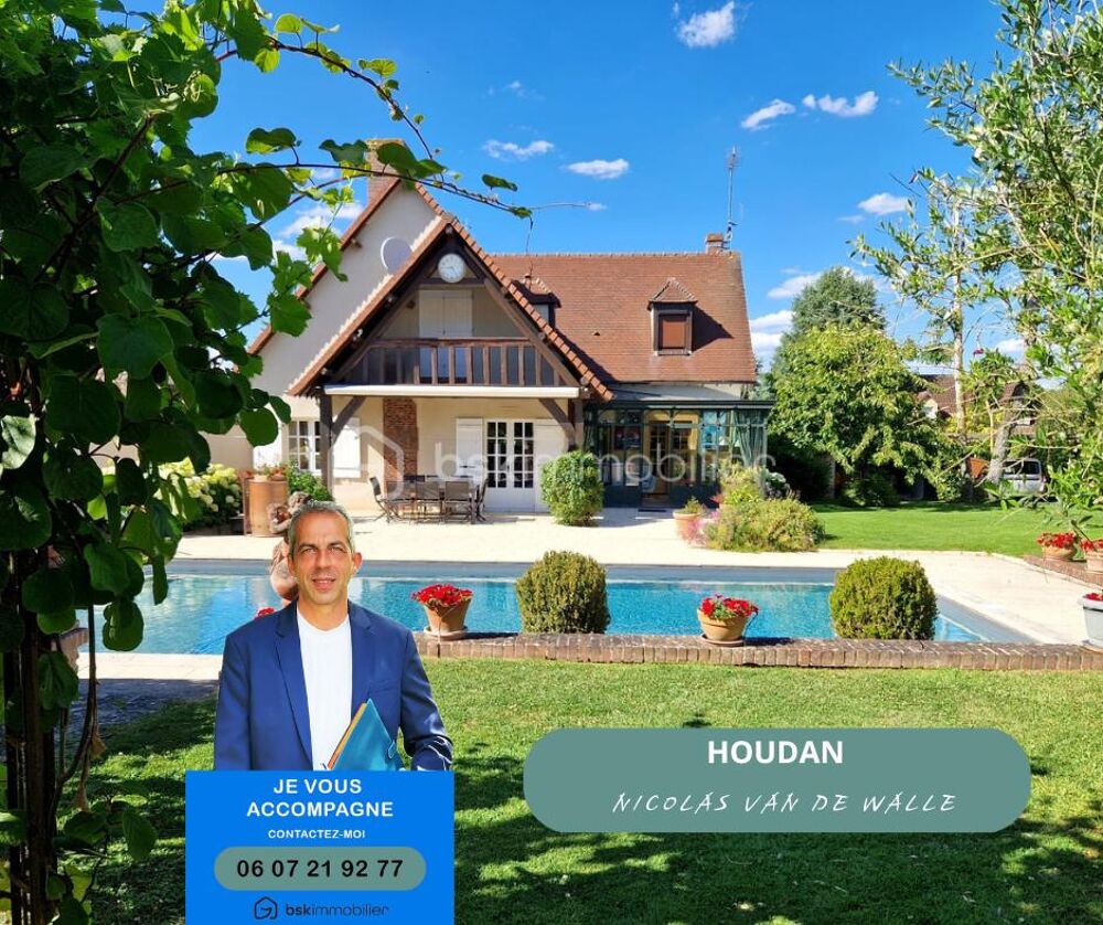 HOUDAN  PROPRIÉTÉ DE CARACTÈRE AVEC PISCINE, SOUS-SOL TOTAL ET MAGNIFIQUE JARDIN PAYSAGÉ