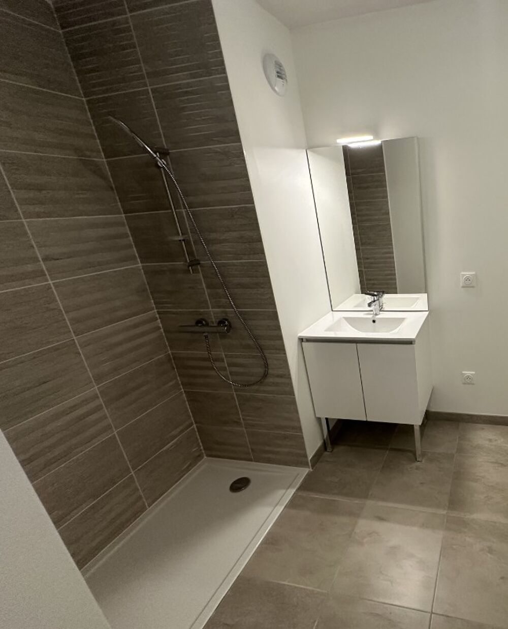 Location Appartement T2 avec loggia et parking à VILLEFONTAINE Villefontaine