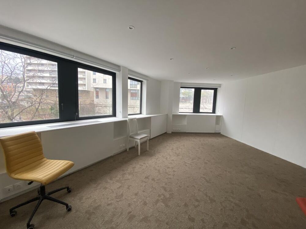   Bureaux à louer à proximité immédiate du T2 