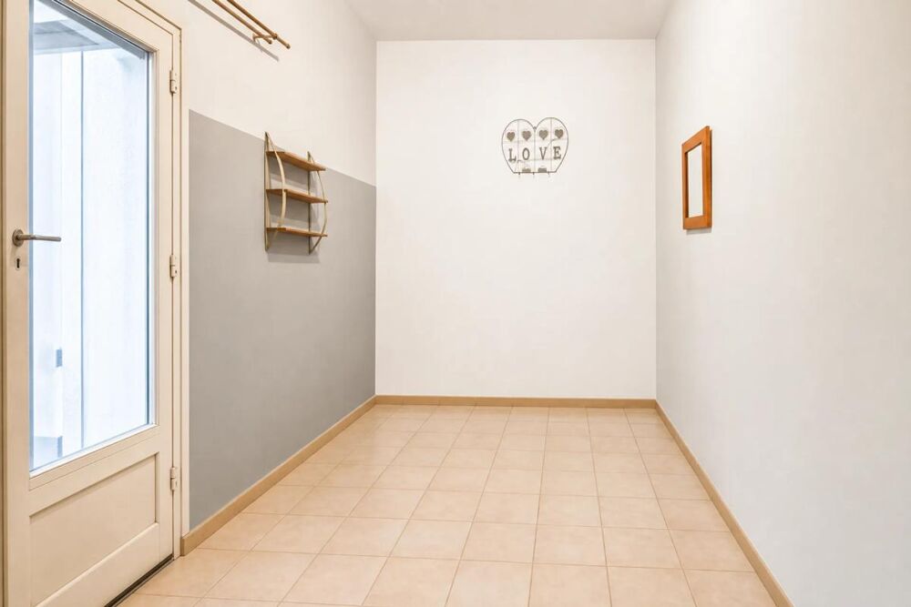 Appartement 3 pièces de 55 m² avec cours situé à Saint-Gilles