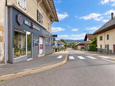 Joli local entretenu &agrave; forte visibilit&eacute; / 2 parkings + Cave 239000 74540 Saint felix
