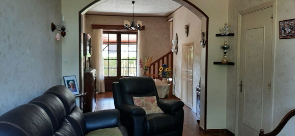 Vente Maison GRANDE MAISON FAMILIALE AVEC 4 CHAMBRES, DEPENDANCES ET TERRAIN Gueugnon