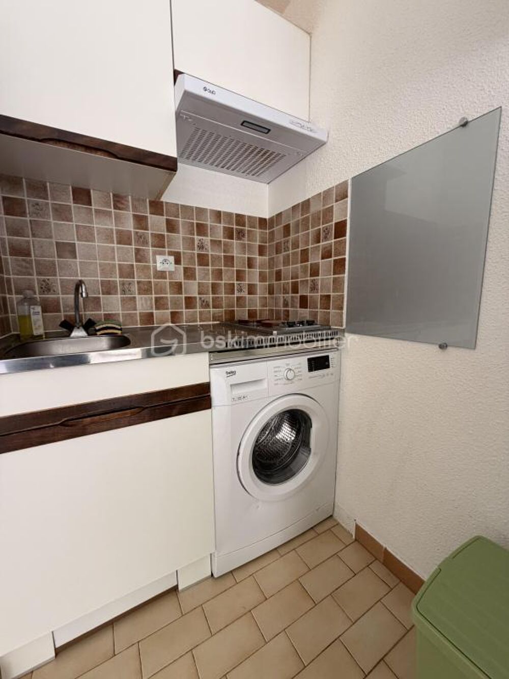 Studio cabine de21 m2 environ avec parking et jolie vue dégagée