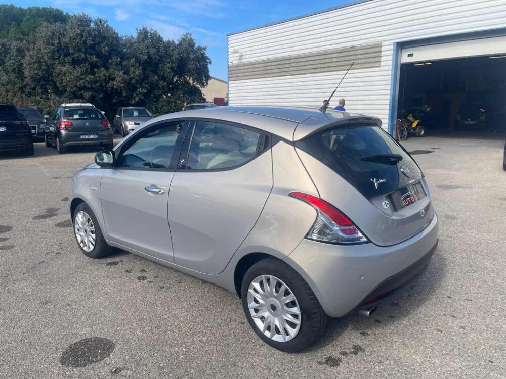 Ypsilon 1.2 8v 69ch Gold 2016 occasion 84700 Sorgues