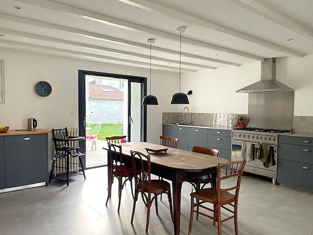 Vente Maison Maison de charme rénovée 162 m2, 4 chambres, grand jardin La ronde