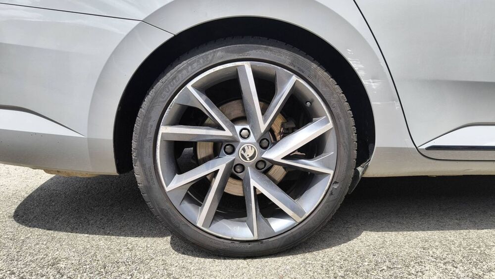 Superb 2.0 TSI 272 4x4 DSG7 Sportline - Automatique Toit ouvrant 2018 occasion 71100 Chalon Sur Saone