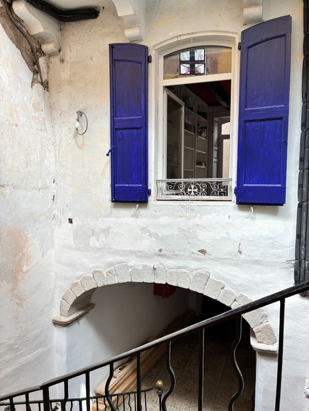 Maison de caractère du XIII? siècle  Cour intérieure, lumière et fort potentiel au coeur de Saint-Affrique