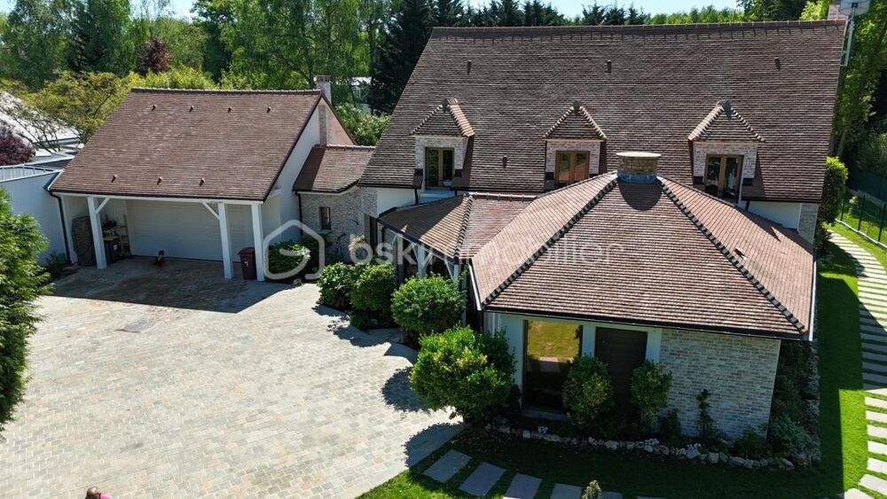 Élégante villa familiale de 326 m² habitables sur 1 390 m² de terrain  Piscine chauffée, aucun travaux à prévoir