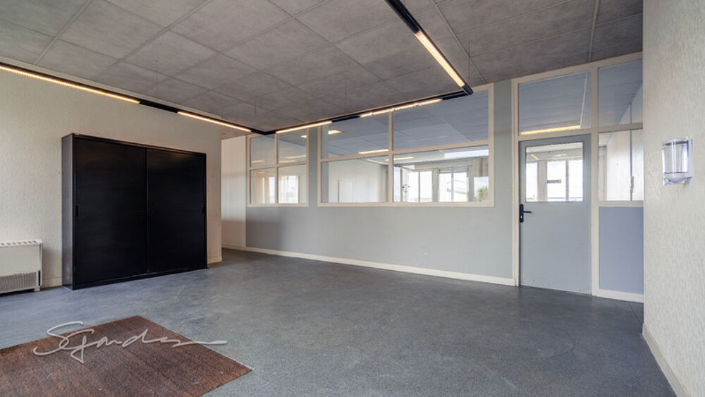   Dpt Pyrénées Atlantiques (64), à louer LONS (Banlieue de Pau) Bureau 430 m² + Parkings Lons